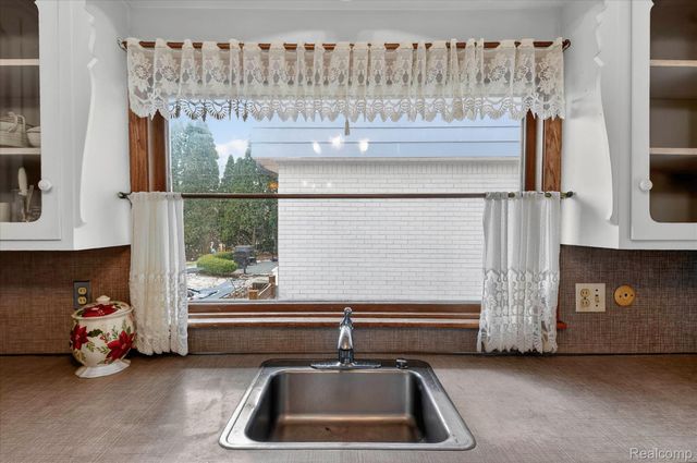 23367 Robert John Street, St. Clair Shores, MI 48080