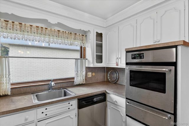 23367 Robert John Street, St. Clair Shores, MI 48080