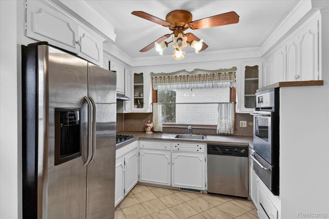 23367 Robert John Street, St. Clair Shores, MI 48080