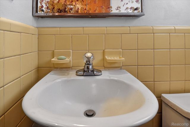 23367 Robert John Street, St. Clair Shores, MI 48080