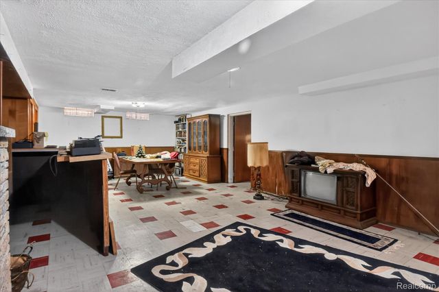 23367 Robert John Street, St. Clair Shores, MI 48080