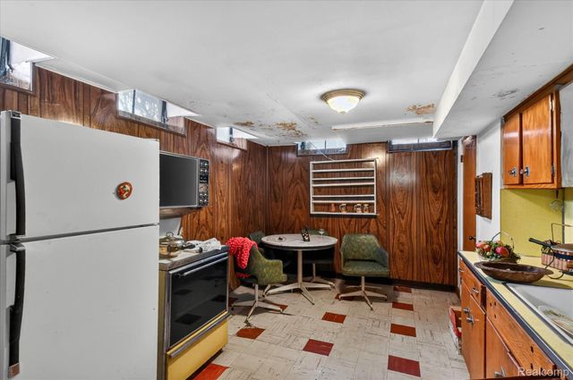 23367 Robert John Street, St. Clair Shores, MI 48080