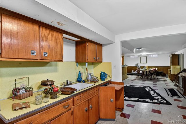 23367 Robert John Street, St. Clair Shores, MI 48080