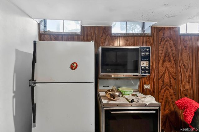 23367 Robert John Street, St. Clair Shores, MI 48080