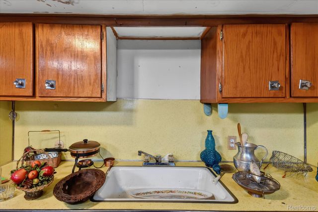 23367 Robert John Street, St. Clair Shores, MI 48080