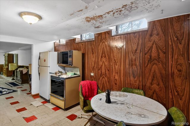 23367 Robert John Street, St. Clair Shores, MI 48080