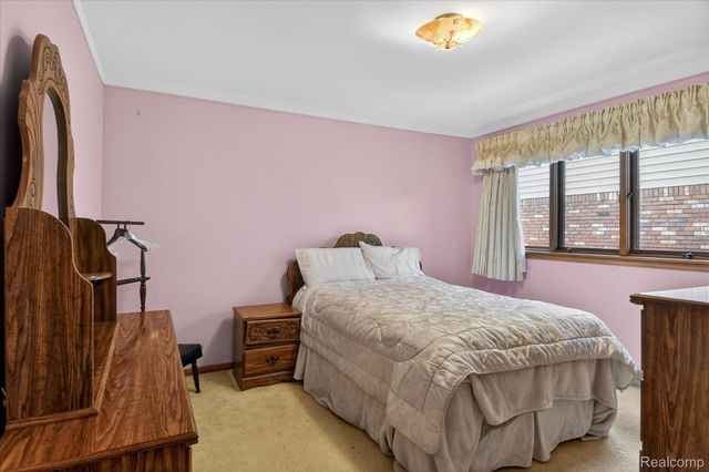 23367 Robert John Street, St. Clair Shores, MI 48080