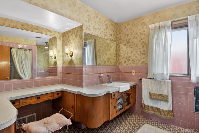 23367 Robert John Street, St. Clair Shores, MI 48080