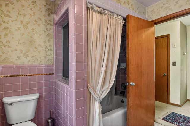 23367 Robert John Street, St. Clair Shores, MI 48080