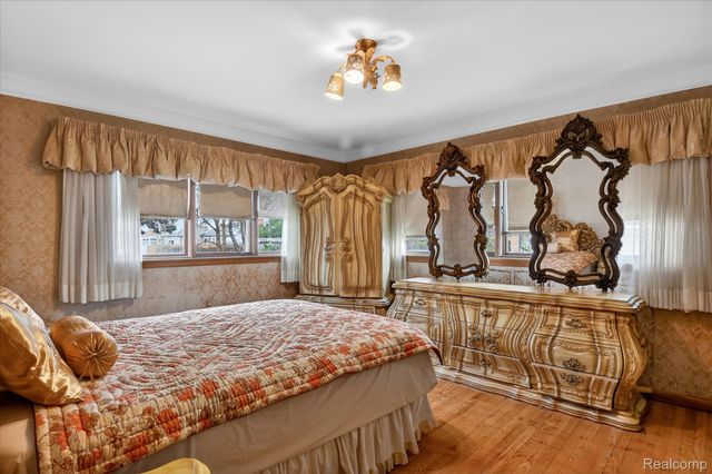 23367 Robert John Street, St. Clair Shores, MI 48080