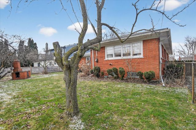 23367 Robert John Street, St. Clair Shores, MI 48080