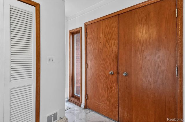 23367 Robert John Street, St. Clair Shores, MI 48080