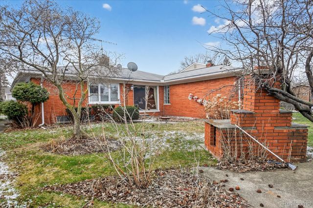 23367 Robert John Street, St. Clair Shores, MI 48080