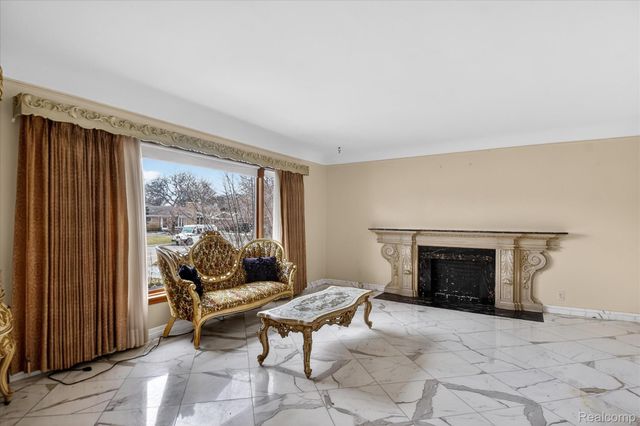 23367 Robert John Street, St. Clair Shores, MI 48080