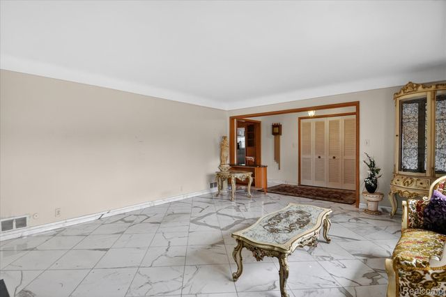 23367 Robert John Street, St. Clair Shores, MI 48080