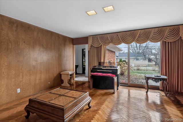 23367 Robert John Street, St. Clair Shores, MI 48080