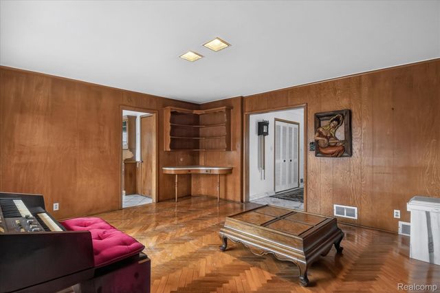 23367 Robert John Street, St. Clair Shores, MI 48080