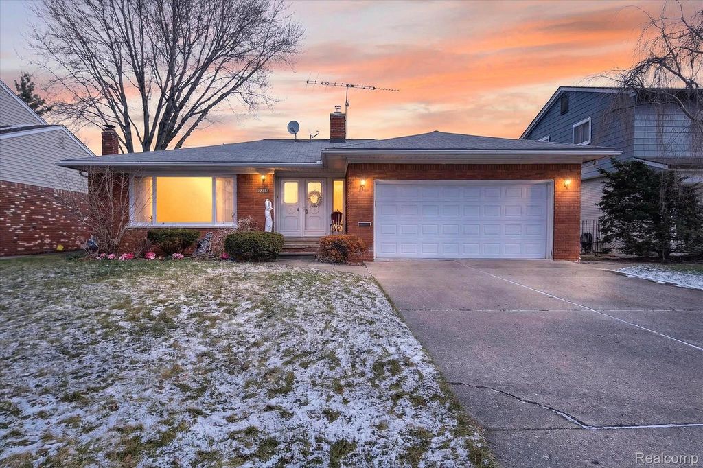 23367 Robert John Street, St. Clair Shores, MI 48080