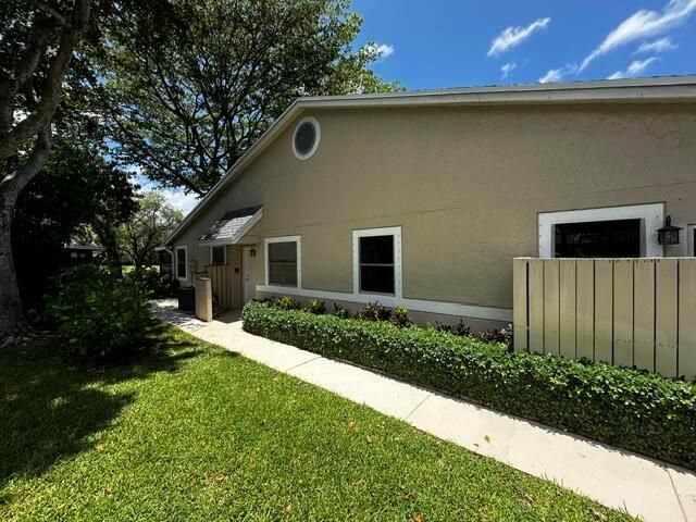 2173 Discovery Circle W, Deerfield Beach, FL 33442