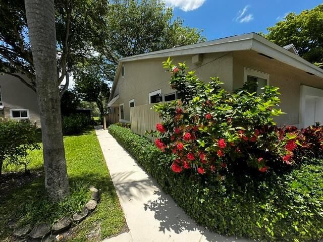 2173 Discovery Circle W, Deerfield Beach, FL 33442