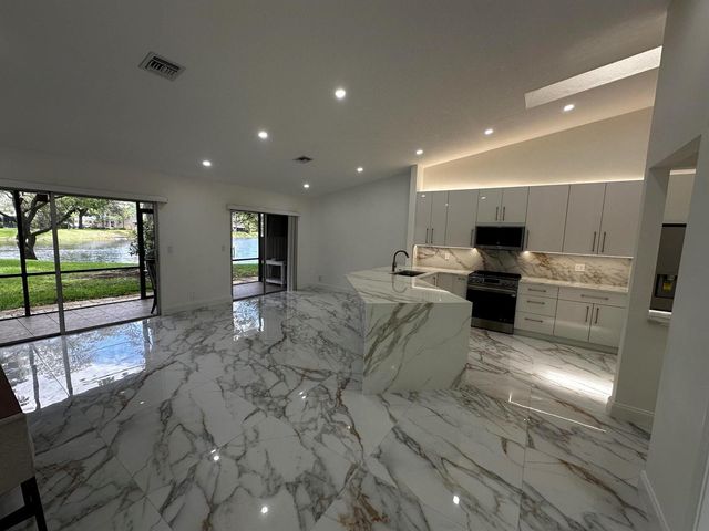 2173 Discovery Circle W, Deerfield Beach, FL 33442
