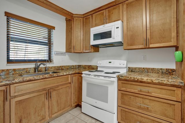 2674 NE 8th Court, Pompano Beach, FL 33062