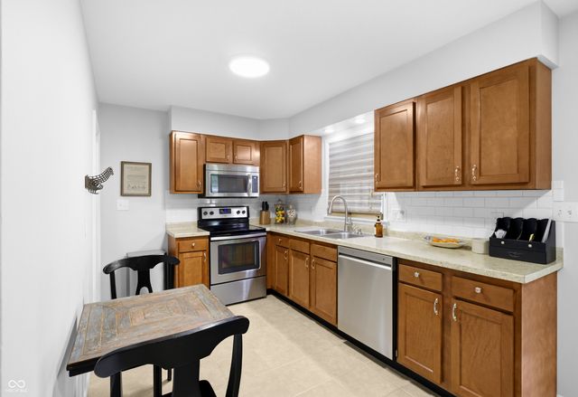 4236 Washington Street, Columbus, IN 47203