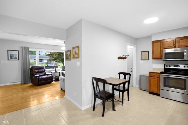 4236 Washington Street, Columbus, IN 47203