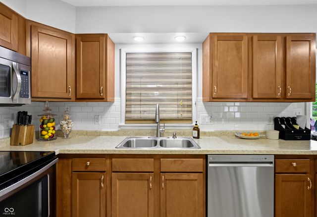 4236 Washington Street, Columbus, IN 47203