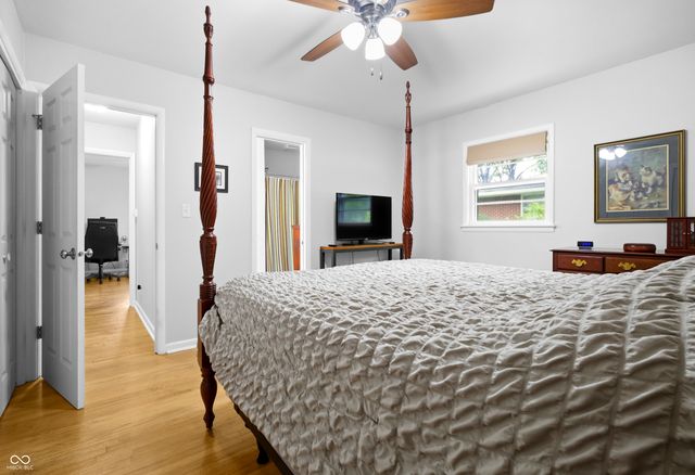 4236 Washington Street, Columbus, IN 47203