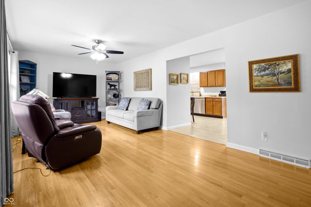 4236 Washington Street, Columbus, IN 47203