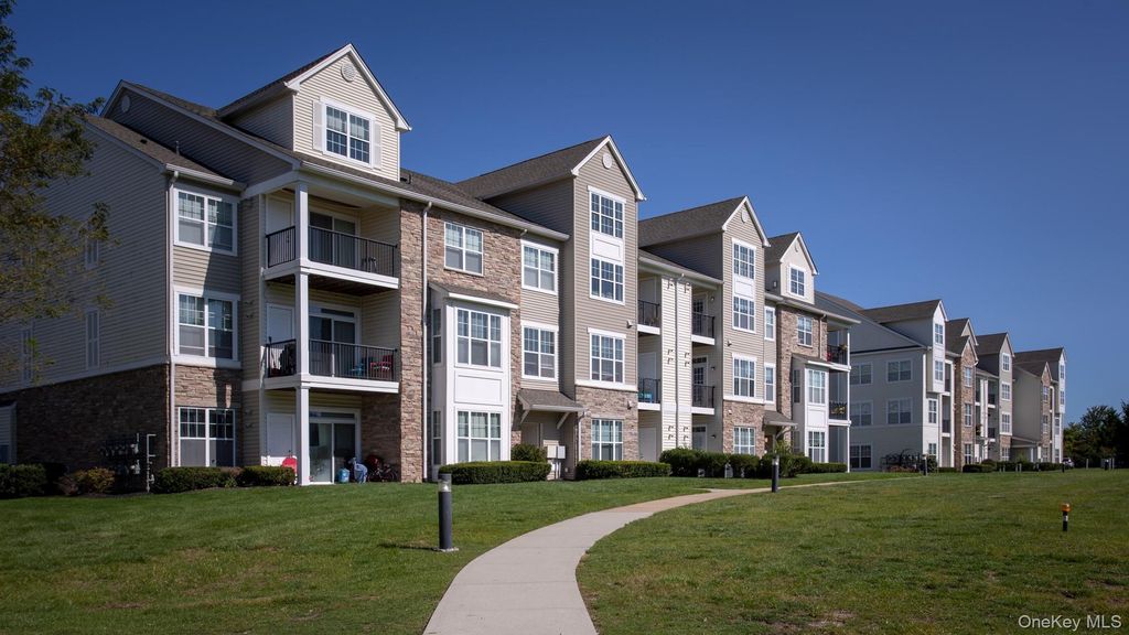 1 Charles Pond Drive 9-925, Coram, NY 11727