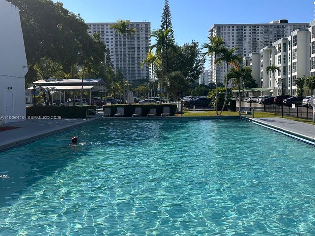 17560 Atlantic Blvd 109, Sunny Isles Beach, FL 33160