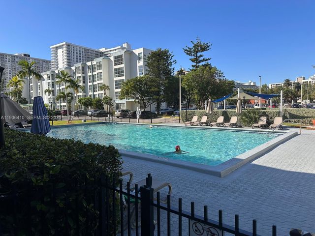 17560 Atlantic Blvd 109, Sunny Isles Beach, FL 33160