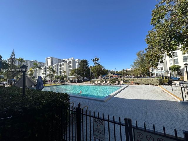 17560 Atlantic Blvd 109, Sunny Isles Beach, FL 33160