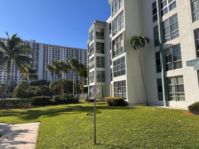 17560 Atlantic Blvd 109, Sunny Isles Beach, FL 33160