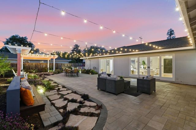 1079 The Dalles Avenue, Sunnyvale, CA 94087