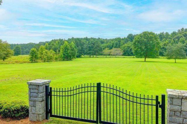 4825 Meadow Park Lane, Suwanee, GA 30024