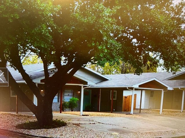 2701 Livingston Avenue, Fort Worth, TX 76110