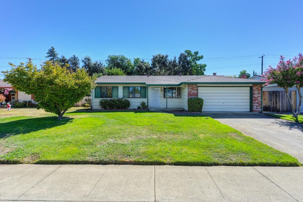 2525 La Cumbra Cir, Rancho Cordova, CA 95670