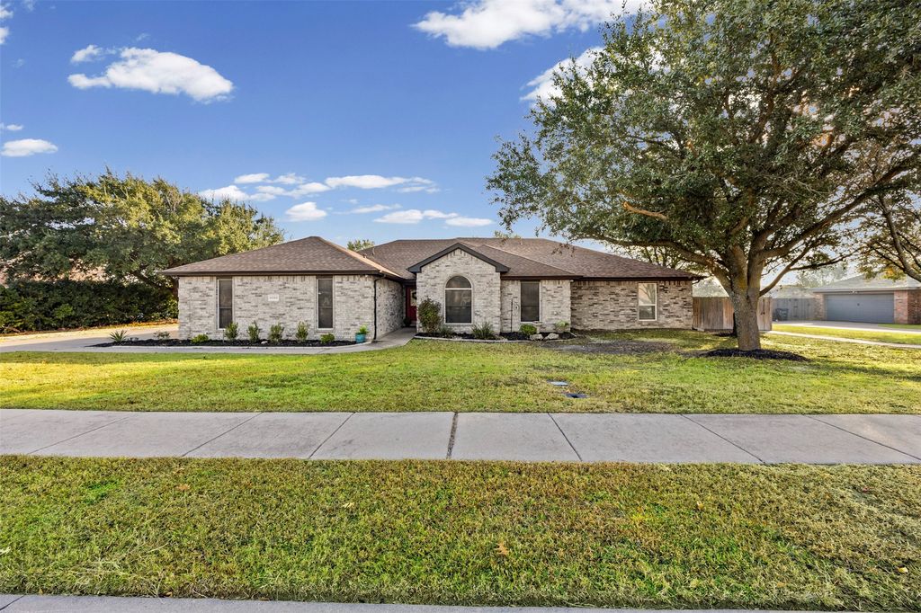 6060 Park View Drive, Midlothian, TX 76065