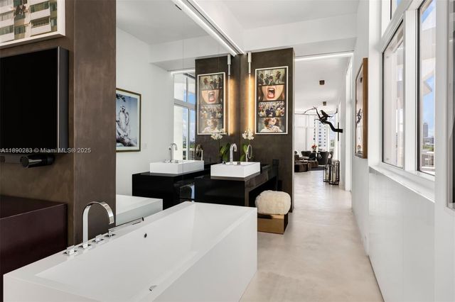 2001 Meridian Ave PH-01, Miami Beach, FL 33139