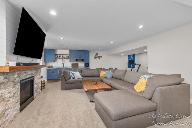 9404 Shoreway Drive, West Olive, MI 49460