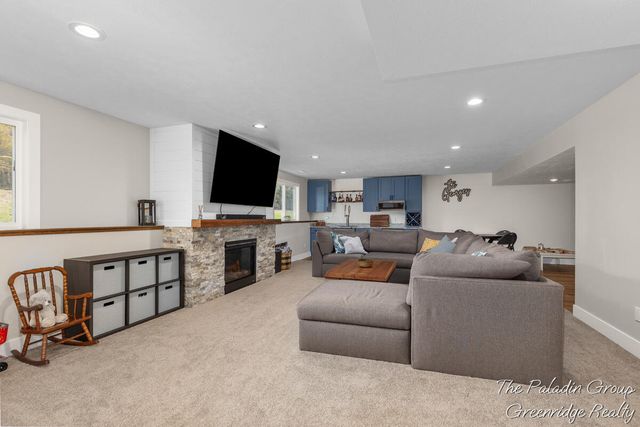 9404 Shoreway Drive, West Olive, MI 49460