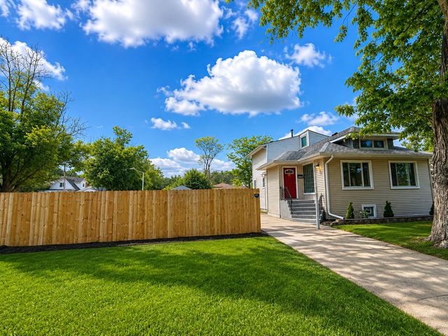1936 S 17th Avenue, Maywood, IL 60153