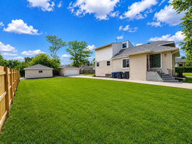 1936 S 17th Avenue, Maywood, IL 60153