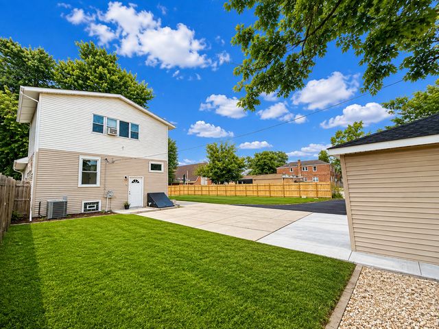 1936 S 17th Avenue, Maywood, IL 60153