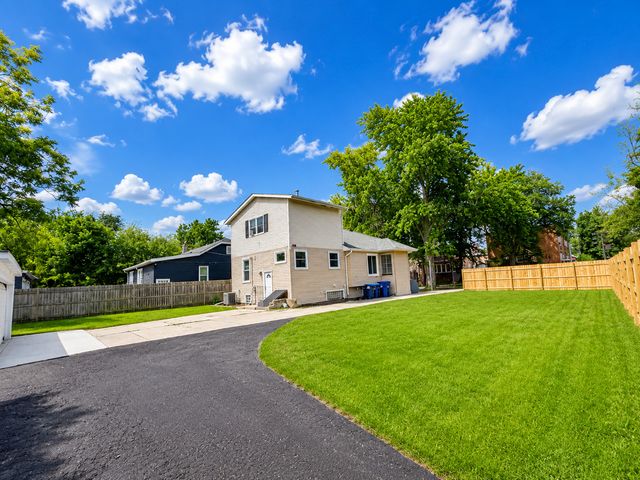 1936 S 17th Avenue, Maywood, IL 60153