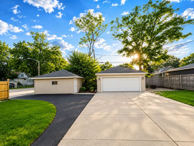 1936 S 17th Avenue, Maywood, IL 60153