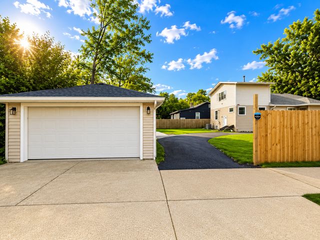 1936 S 17th Avenue, Maywood, IL 60153